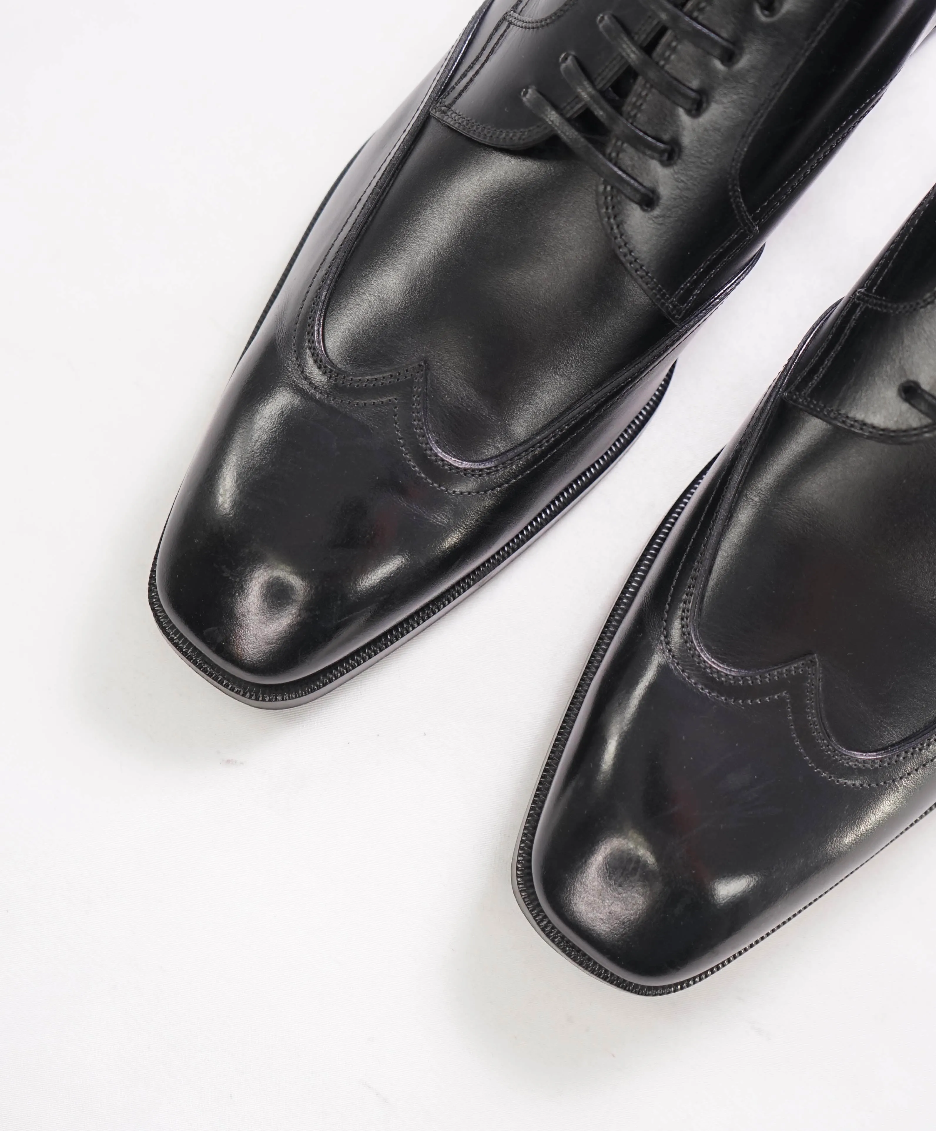 $1,890 TOM FORD - Black Wingtip Leather Oxfords - 9 US (8.5 Stamped on shoe)
