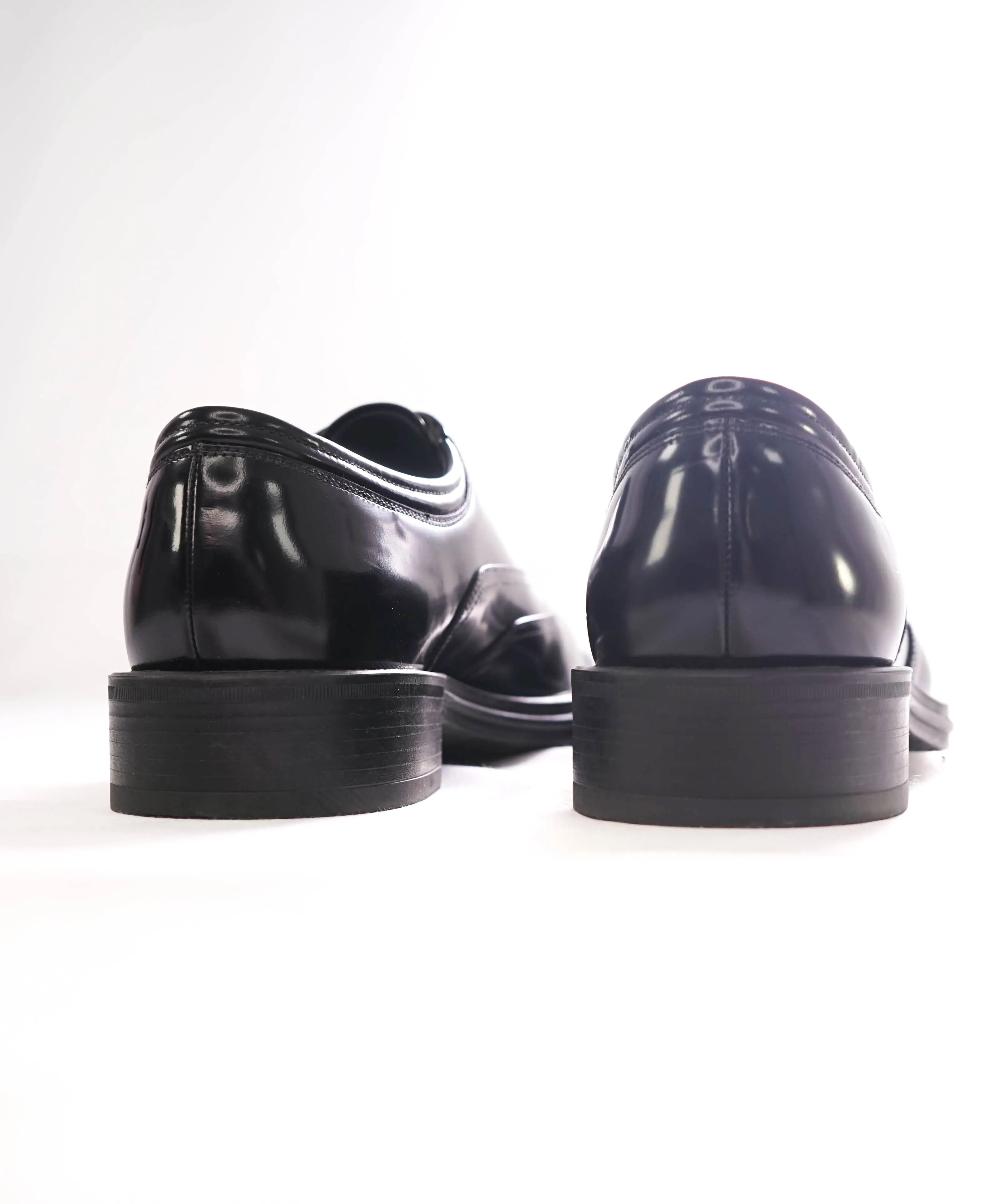 $950 PRADA - Black Brushed Leather Wingtip Brogue Detail Oxfords - 7 US (6 Prada)