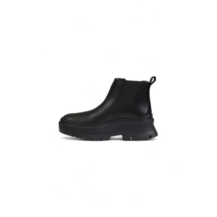 Black Leather Chelsea Boot With Chunky Sole