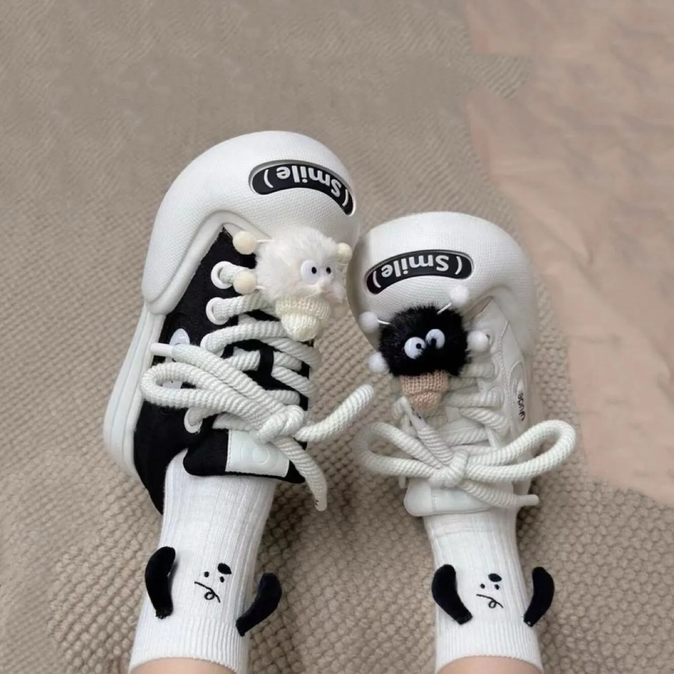 creamtopmall Casual Black & White Canvas Sneakers, Cute Round Head Unisex Shoes, Thick Shoe Lace with Charms Sneakers for Men and Women, Everyday Flats