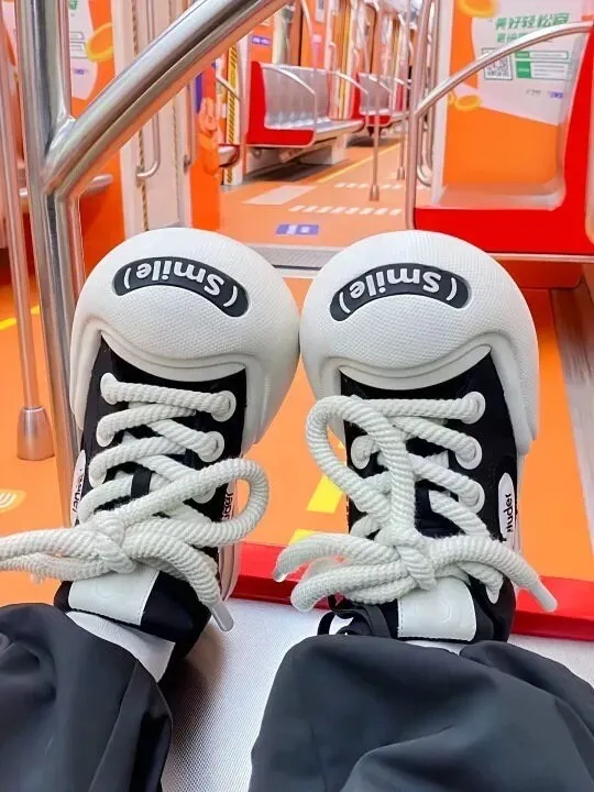 creamtopmall Casual Black & White Canvas Sneakers, Cute Round Head Unisex Shoes, Thick Shoe Lace with Charms Sneakers for Men and Women, Everyday Flats