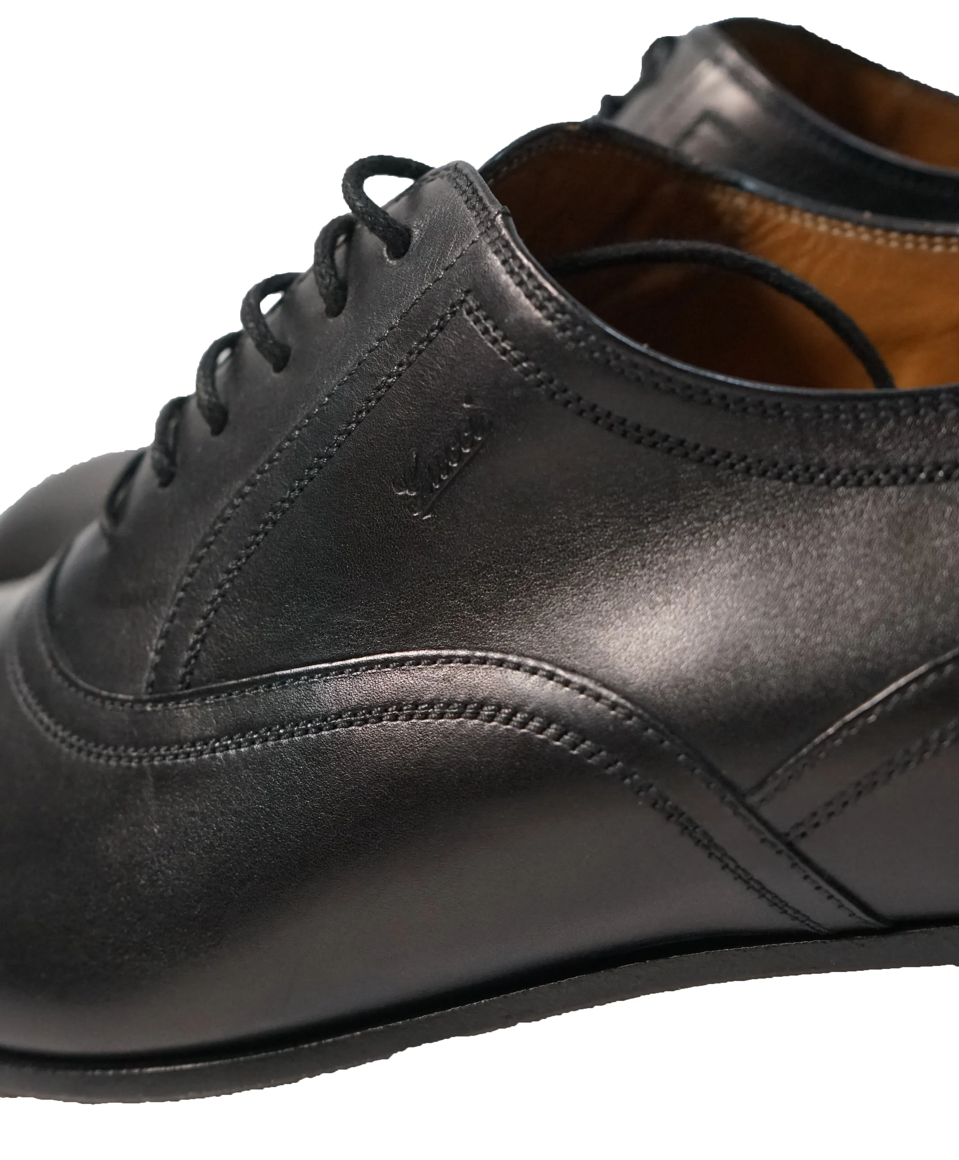 GUCCI - Wingtip Embossed Logo Wingtip Oxfords - 10
