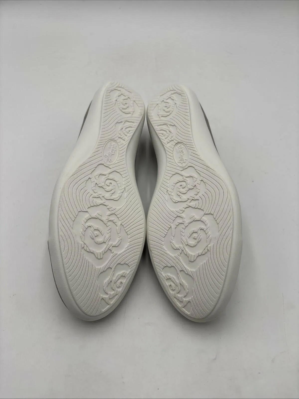 NWOB Eurosoft Women’s Manila Flats Cloudy Nubuck Size 6M/37