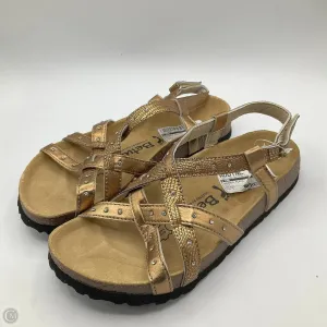 Sandals Flats By Cmb In Gold, Size: 7