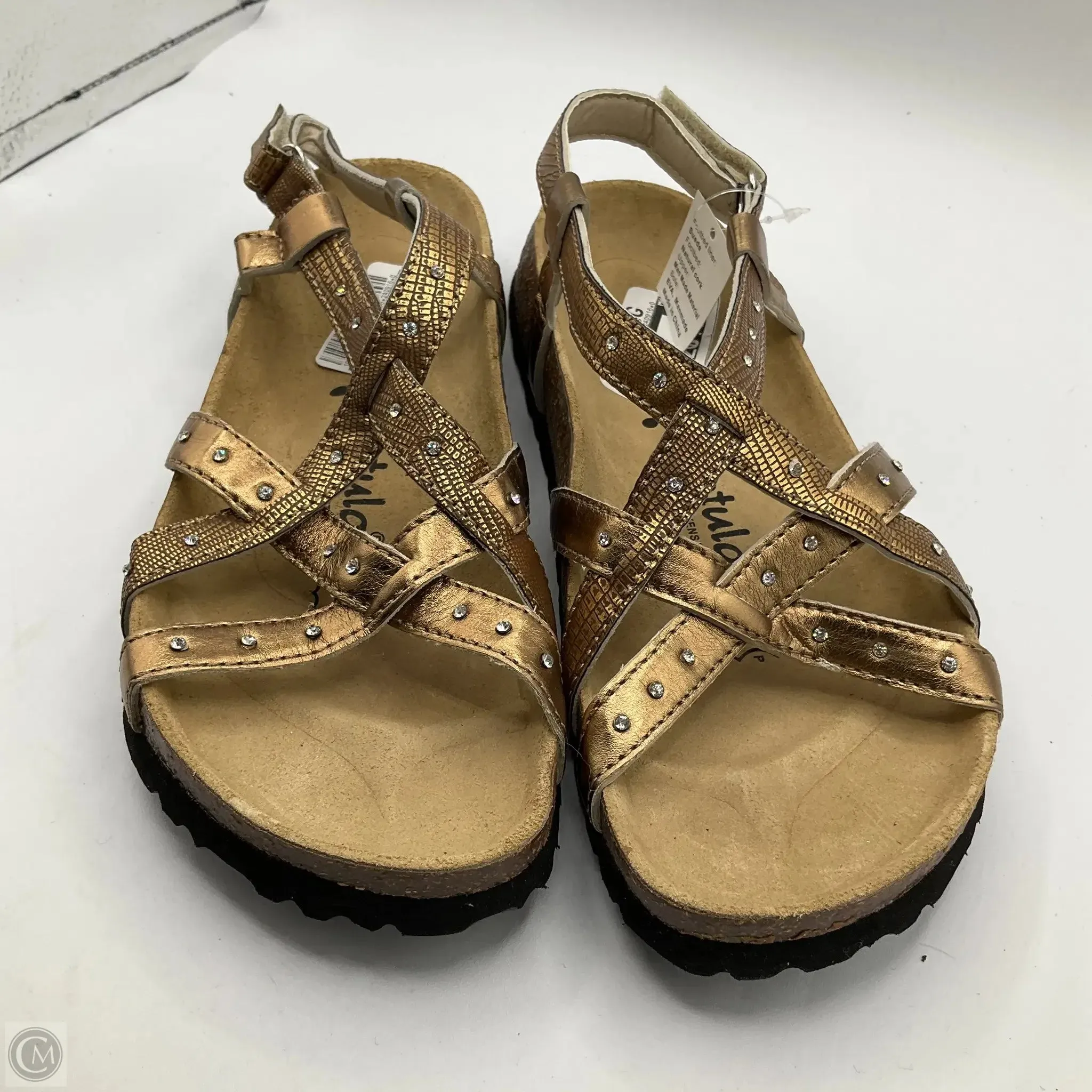Sandals Flats By Cmb In Gold, Size: 7