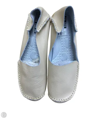 Shoes Flats By Clothes Mentor In Cream, Size: 10