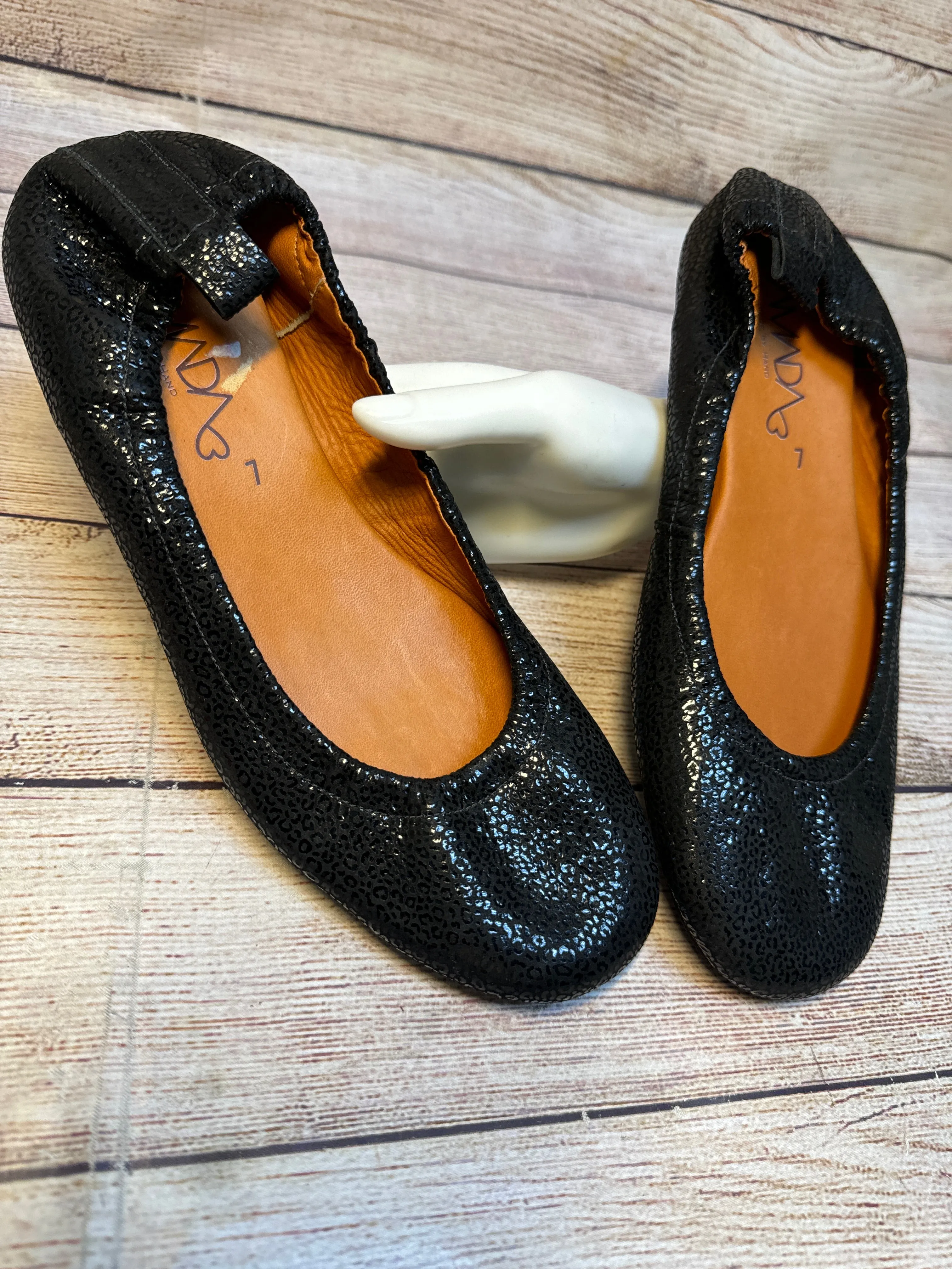 Shoes Flats By Cmb In Black, Size: 7