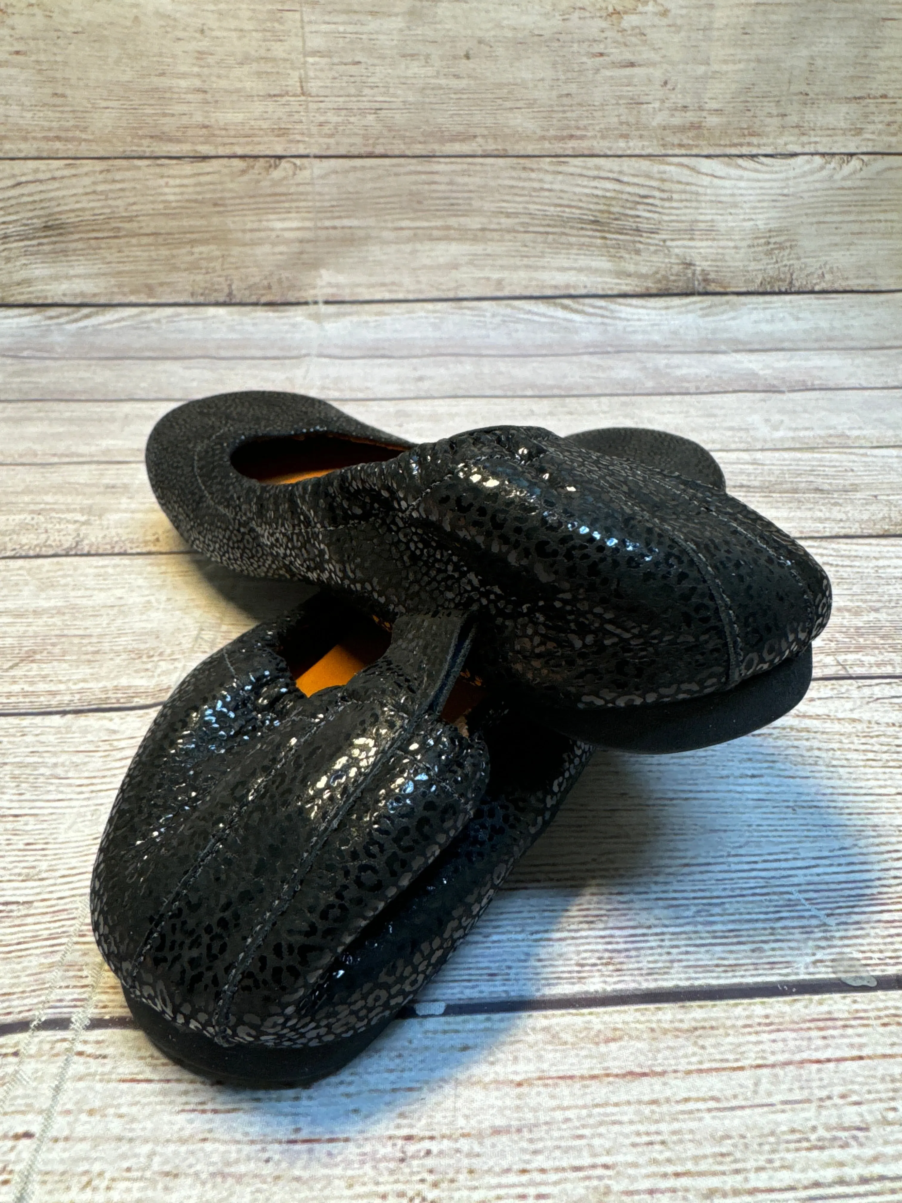 Shoes Flats By Cmb In Black, Size: 7