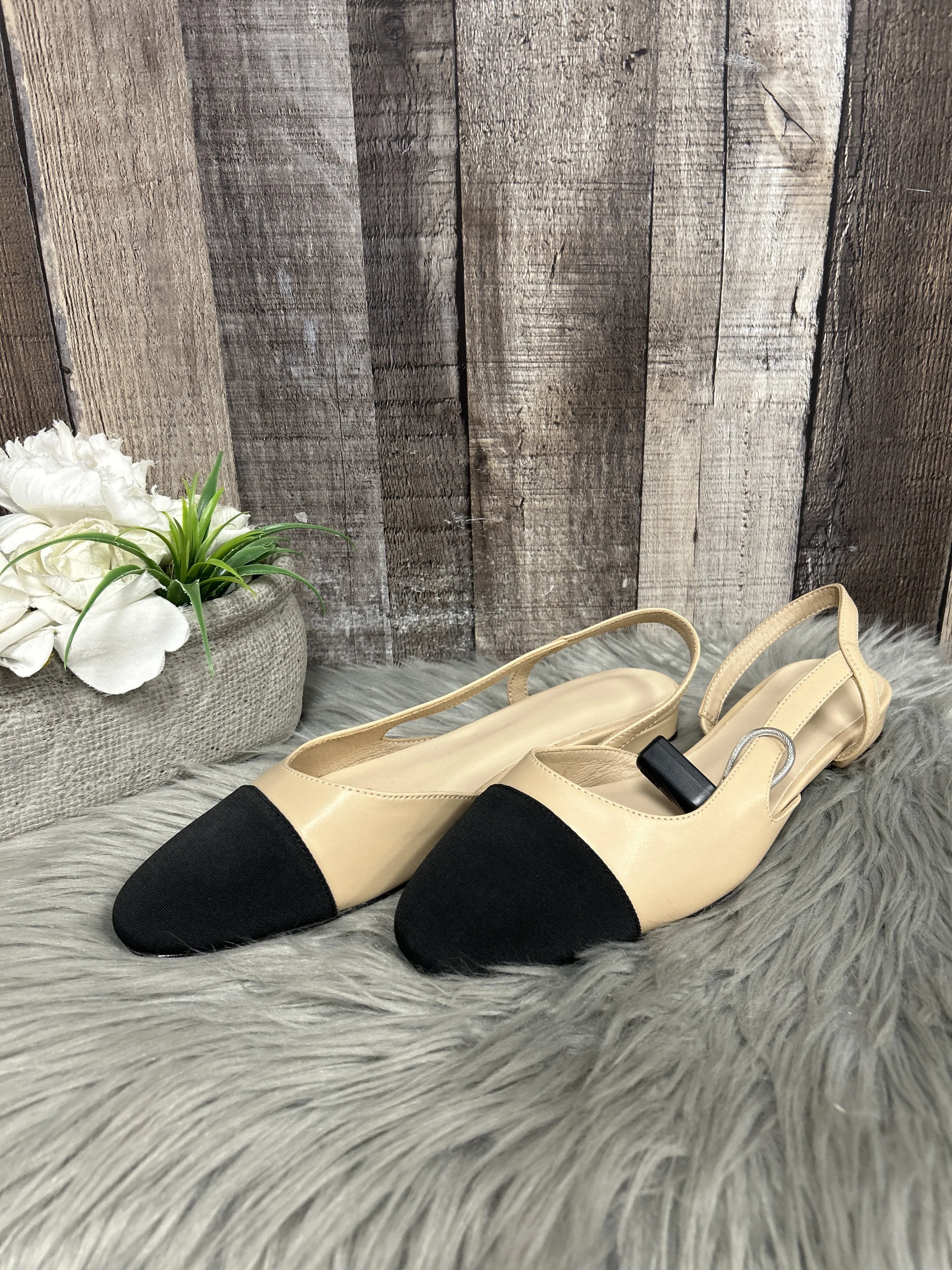 Shoes Flats By Cmf  Size: 8