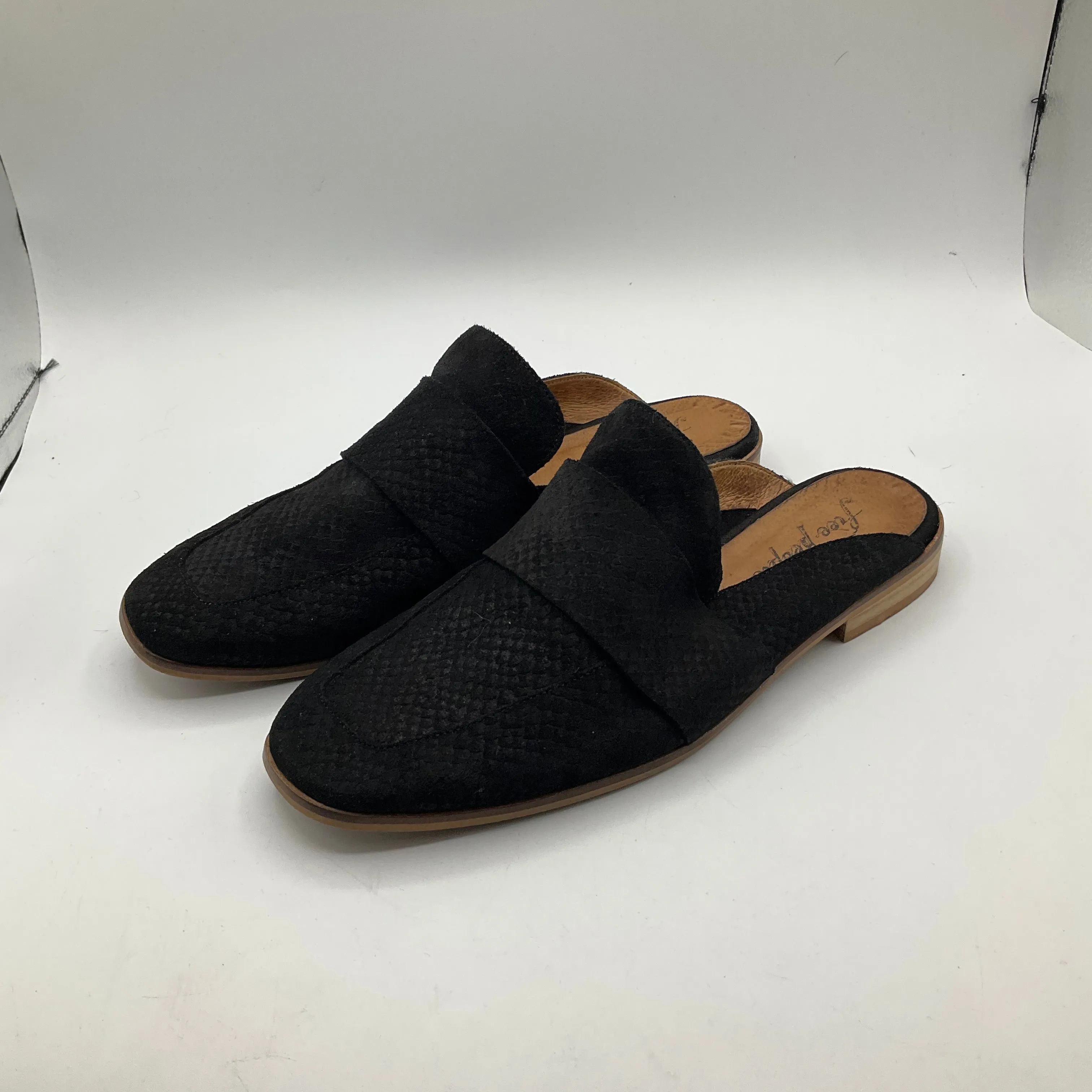 SHOES FLATS by FREE PEOPLE In BLACK, Size: 8.5