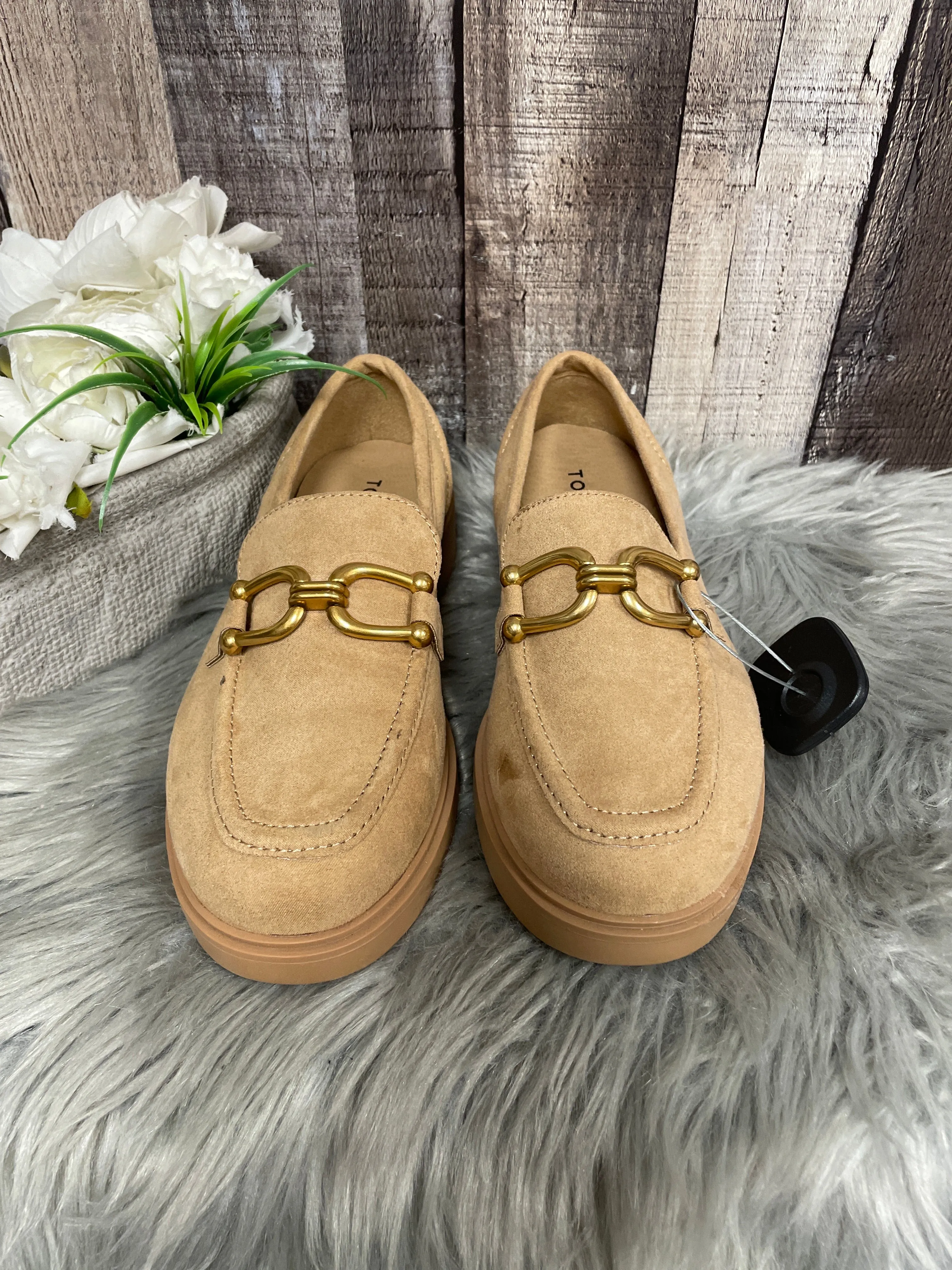 Shoes Flats By Torrid In Tan, Size: 6
