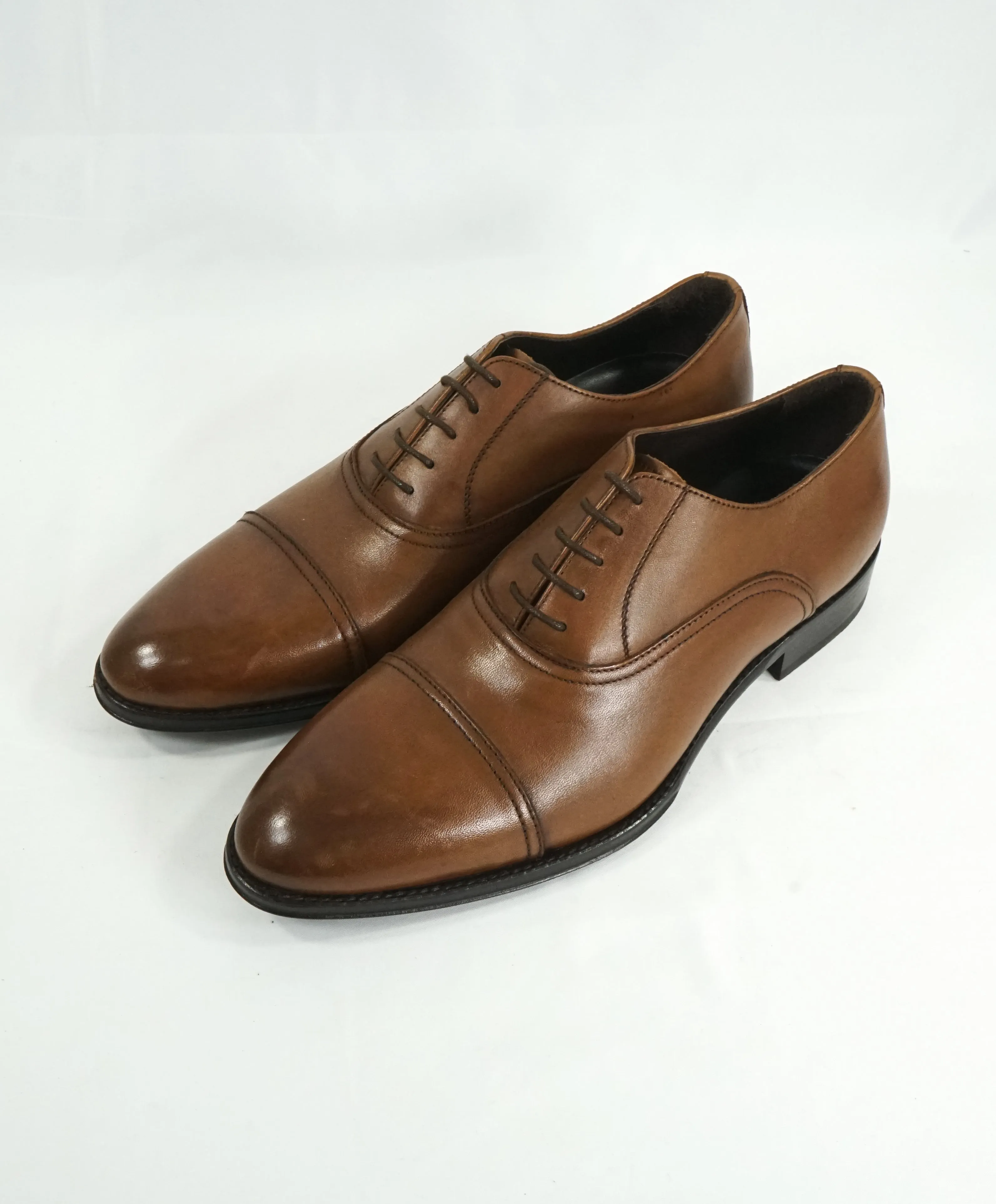 TO BOOT NEW YORK - Sleek Brown Oxfords In a Round Cap Toe - 9