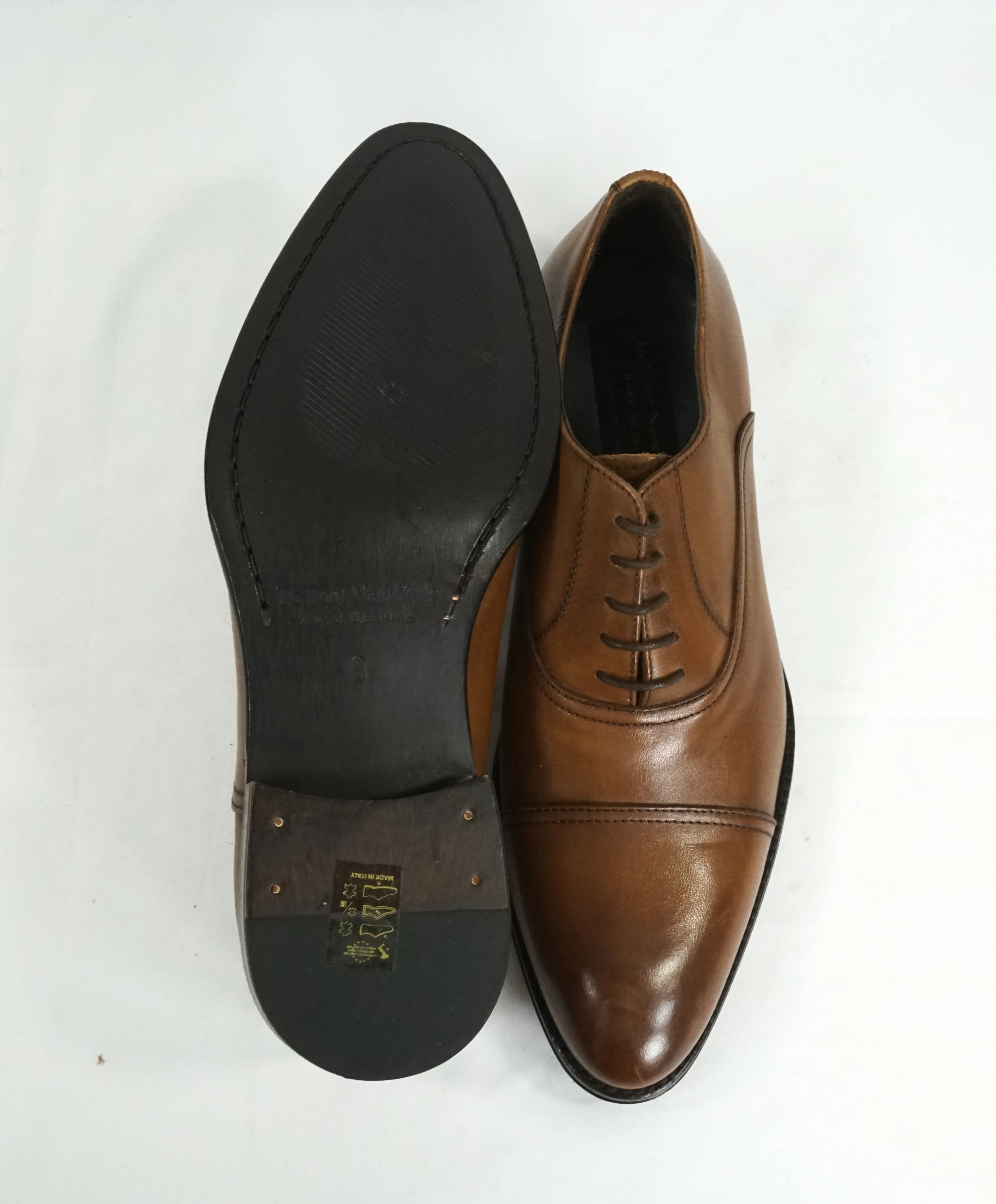 TO BOOT NEW YORK - Sleek Brown Oxfords In a Round Cap Toe - 9